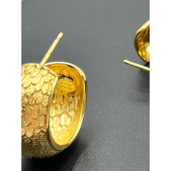 Bellezza Italy Hammered Textured Gold Tone Chunky Half Hoop 925 Back Earrings - Picture 6 of 14